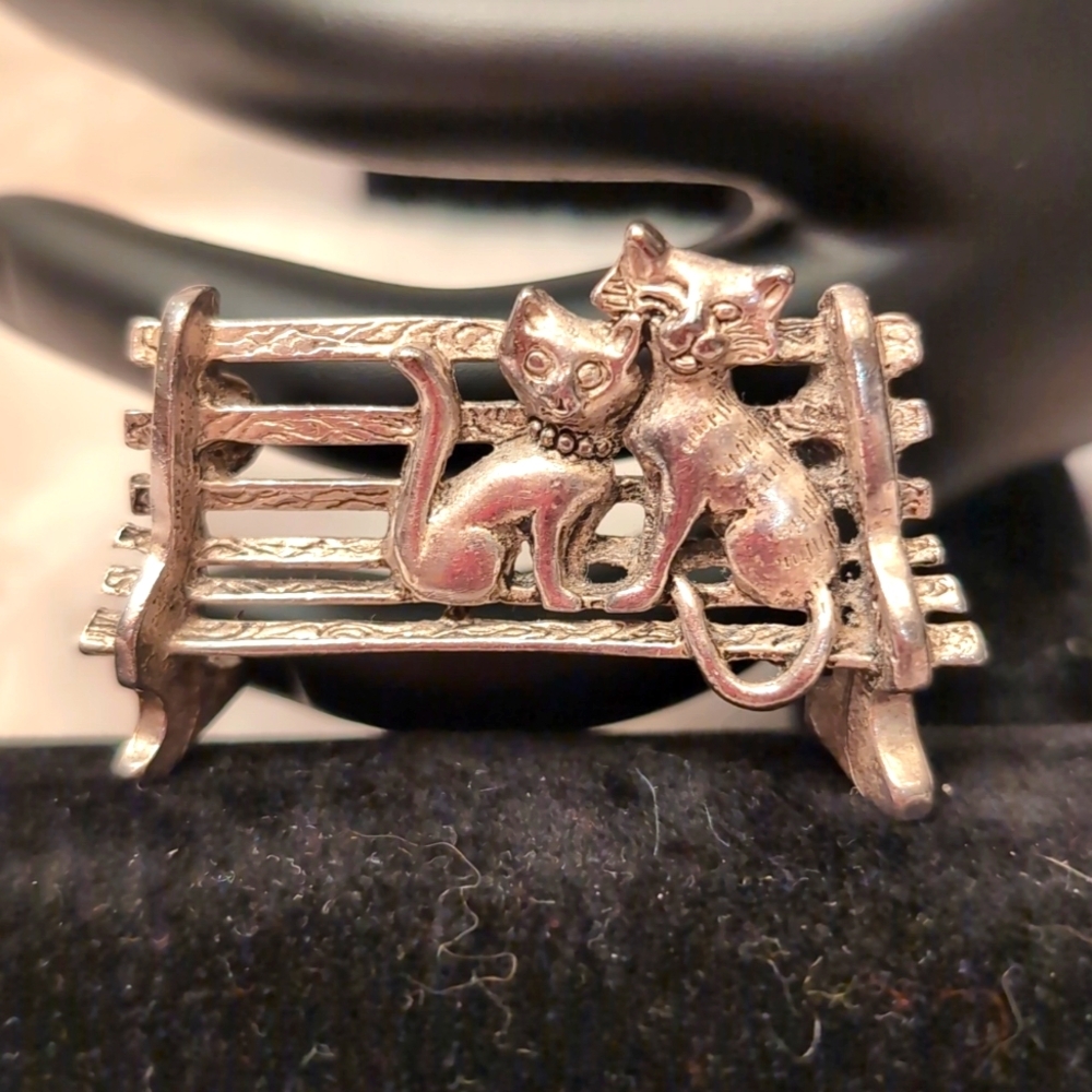 AJC| Vintage Pewter Brooch of Cat Couple Sitting on Park Bench